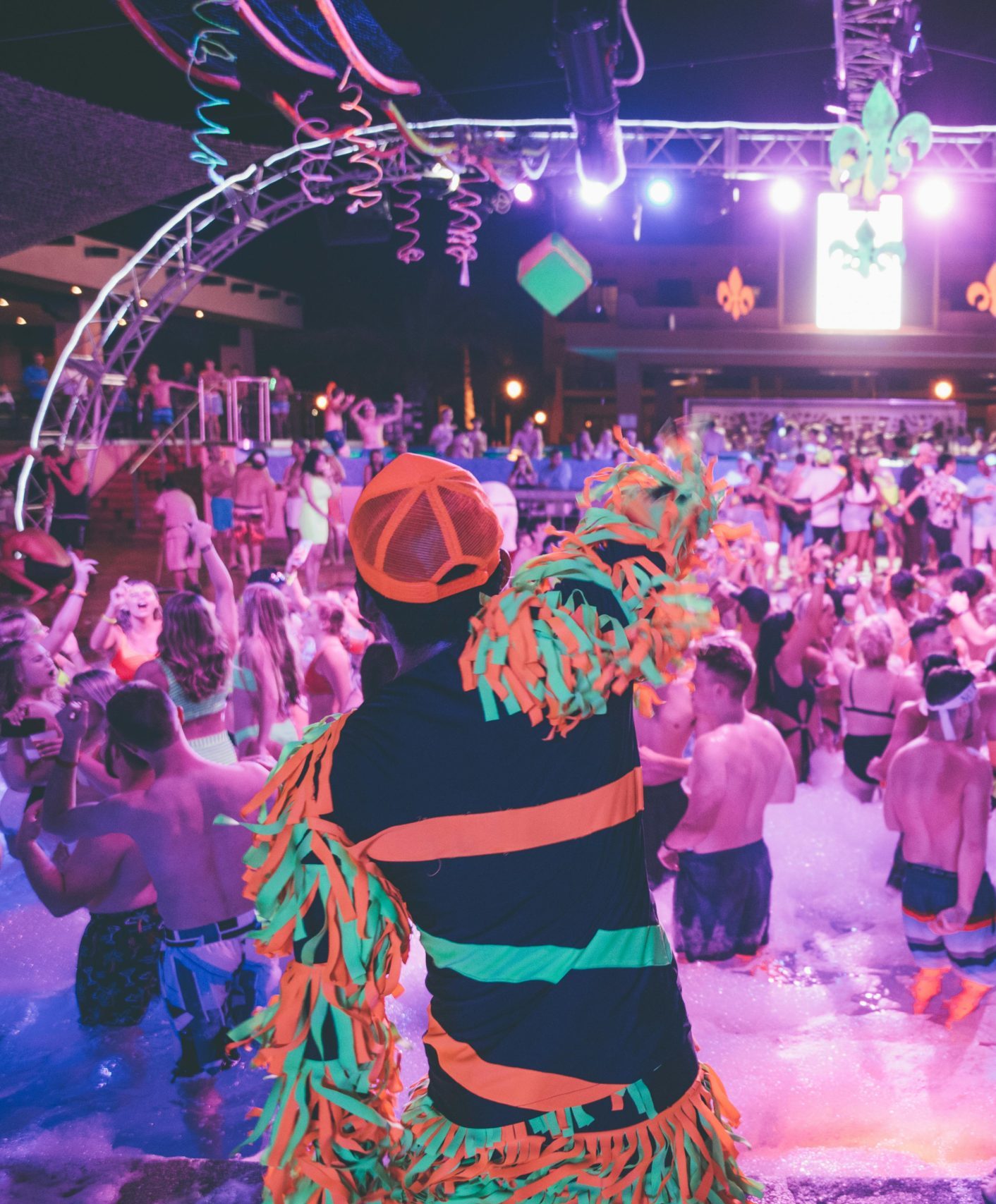 Étudiants s'amusant lors d'une mousse party pendant le WED organisé par leur BDE