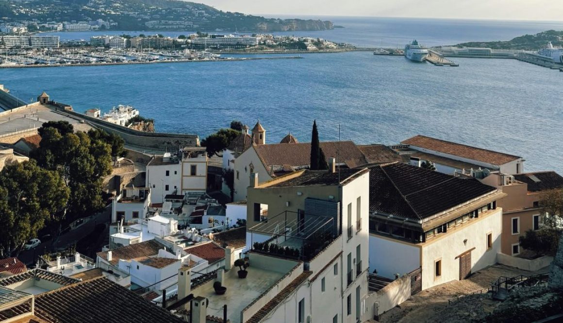 Les Îles de la Fête (Baléares / Canaries)